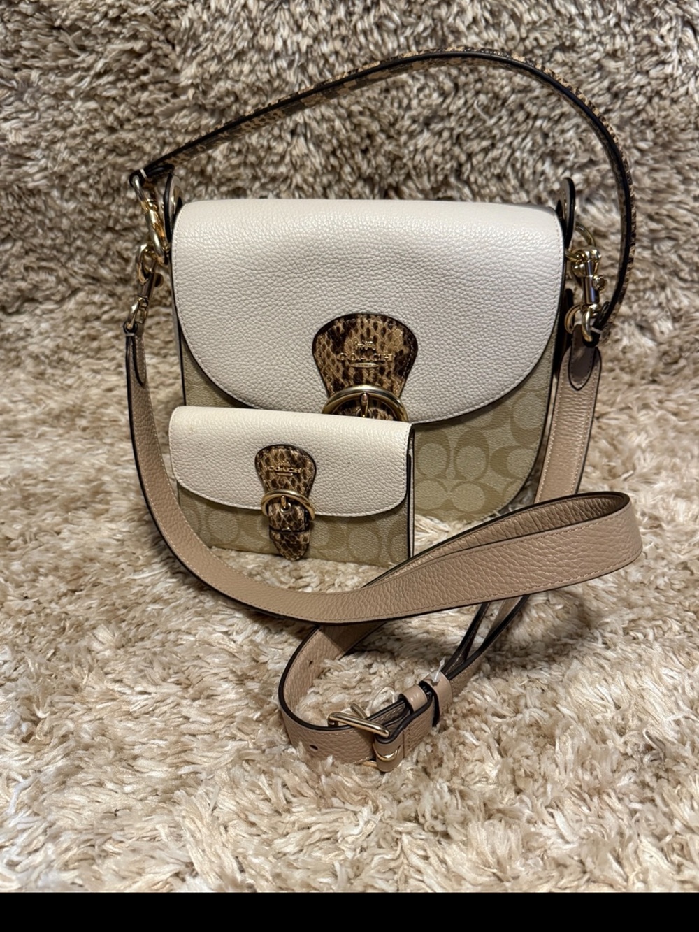 Coach Kleo Shoulder Bag 23 In Blocked
Sianature Canvas w/wallet